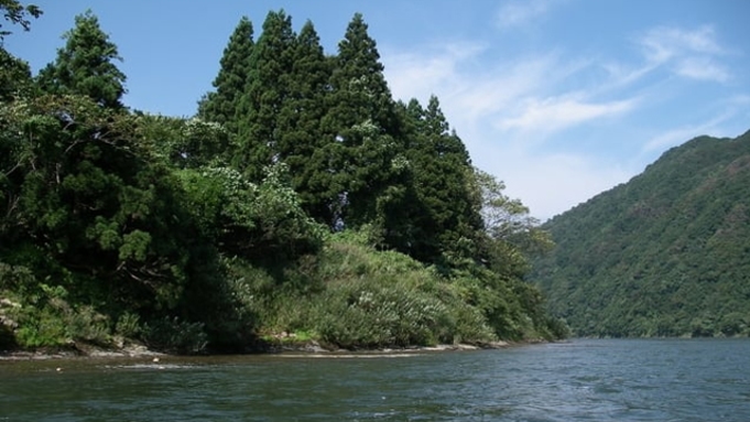 山形県の母なる川「最上川」の自然に癒される【最上川舟下りチケット付きプラン】